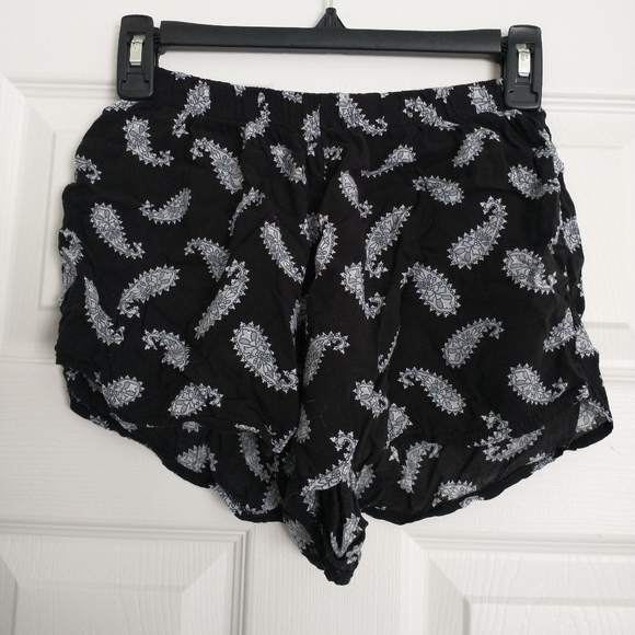 Brandy Melville Pants - Brandy Melville Casual Shorts